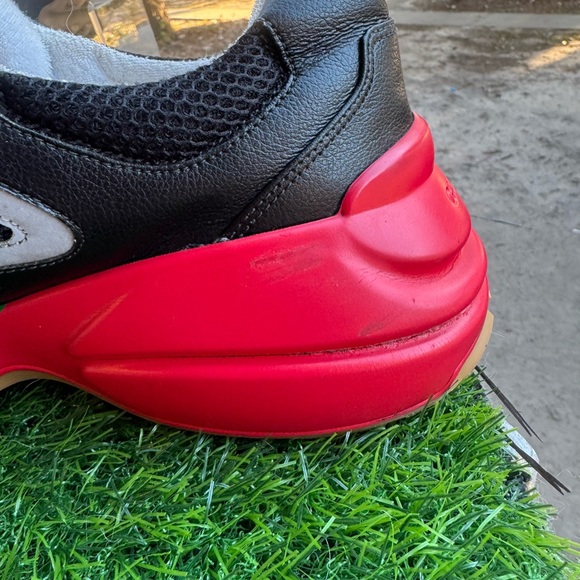 I don't wear them anymore missing insoles and minor scuffs Elevate - Picture 5 of 12